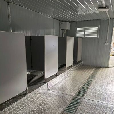 Стандартная толщина Современный стиль Мобильная строительная площадка Префабрикованная ванная комната Внешний дизайн Сэндвичная панель Портативный туалет