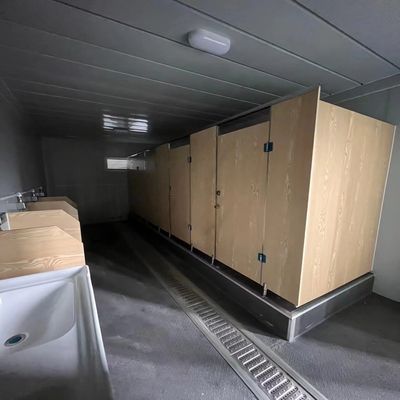 Толстый 2024 Внешний однокомнатный туалет Промышленный дизайн стиль Общественный мобильный туалет с душевым контейнером Дом роскошный туалет