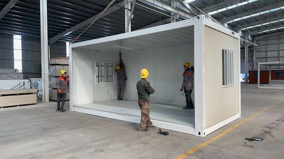 Защитные двери 20ft 30ft 40ft настраиваемый модульный оцинкованный стальной рамы стеклянной шерсти сэндвич панель складной контейнерный дом