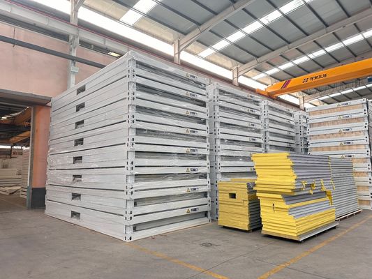 Контейнеры на заказ Хранилище цветной упаковки Flat Pack Hurricane Proof Prefab House Container с простым дизайном и быстрой сборкой