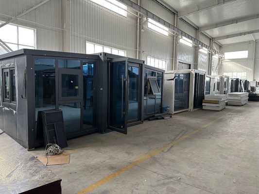 Специализированный цвет Теплое сборное модульное здание Легко устанавливается жилой расширяемый контейнерный дом с ванной и кухней