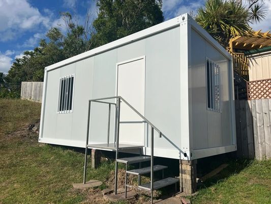 Разъемный контейнерный дом Доставка Золотой четырехконтейнерный дом Готовый с верхней крышей водонепроницаемой сэндвич панель