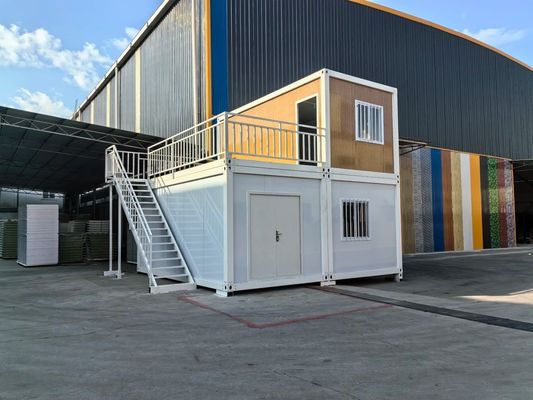 Дихательный готовый Prefab Bolt Container House 3 спальни Виллы 40 футов Разъемный контейнерный дом Местный стандарт электричества