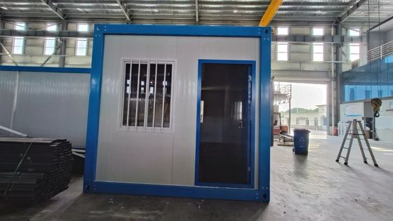 Дихательный готовый Prefab Bolt Container House 3 спальни Виллы 40 футов Разъемный контейнерный дом Местный стандарт электричества
