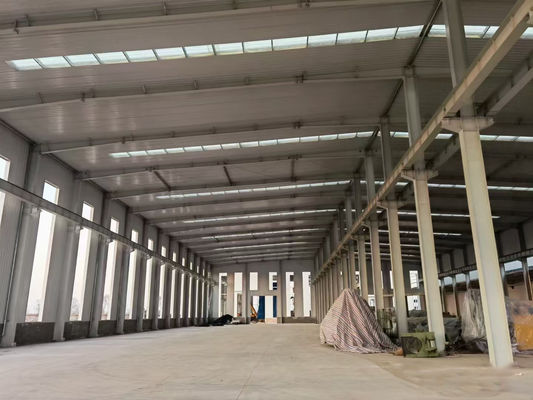 Префабрикованный склад C.Z Форма стального канала Металлическая космическая рама Коммерческая стальная конструкция Здание для ураганной защиты Водостойкость