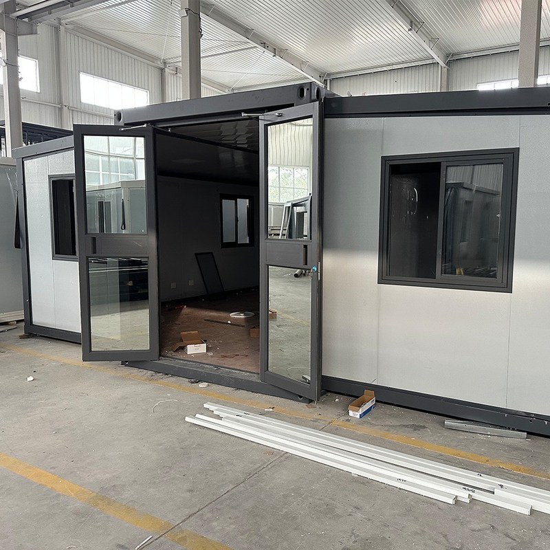 15-30 лет Продолжительность службы Стальная сэндвич-панель Мобильный расширяемый жилой контейнерный дом с ванной и кухней